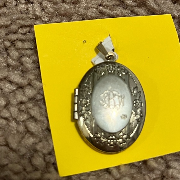 Engraved Locket Pendant - Picture 5 of 5